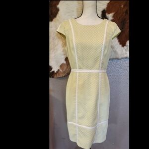 Adriana Papell Elegant Yellow Cap Sleeve Dress